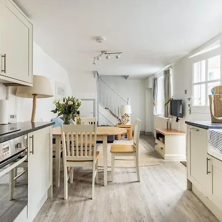 Stunning Cosy In Old Town Sleeps 4 Padstow
